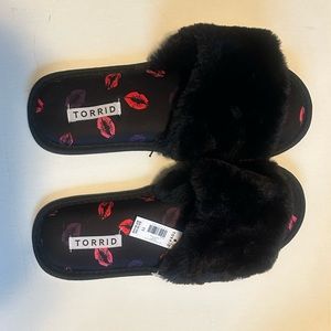 Torrid size 11 kiss fuzzy slipper slides